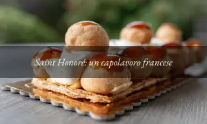 Un delizioso Saint Honoré, un capolavoro francese con bignè caramellati e crema.