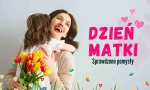Szukasz pomysłów, gdzie zabrać mamę na Dzień Matki? Uśmiechnięta mama przytula córkę z bukietem tulipanów.