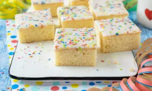 Bunte Fantaschnitten, ein einfaches Rezept für jeden Anlass. Perfekt für Kindergeburtstage oder Karneval.