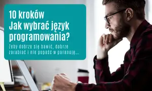 Mężczyzna w okularach myśli nad wyborem języka programowania, np. kursu Javy, by dobrze zarabiać i bawić się kodowaniem.