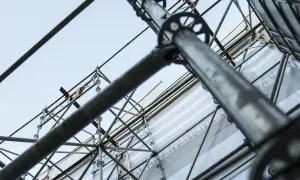 Rusztowania budowlane: przewodnik po rodzajach, przepisach i bezpieczeństwie