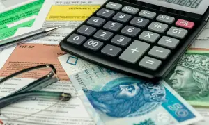 Kalkulator, polskie banknoty i dokumenty podatkowe. Rozliczenie PIT-37, PIT-36L/PIT-36LS. Ulga na internet co ile lat? To pytanie zadaje sobie wielu podatników.