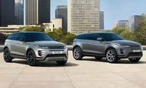Dwa eleganckie samochody Range Rover stoją na tle nowoczesnej architektury miejskiej.