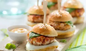 Recette mini burgers poulet froid : l'apéro gourmand sans stress