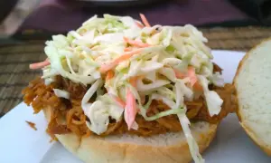 Surówka z białej kapusty: Jak osiągnąć restauracyjną chrupkość?