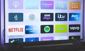 Światłowód do telewizora: Jak podłączyć? Poradnik eksperta
