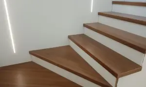 Jak wyczyścić schody drewniane? Skuteczne metody i sprawdzone porady