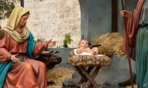 Szopka z Dzieciątkiem Jezus w żłóbku, Maryją i Józefem. Czy Jezus miał rodzeństwo? Ta scena sugeruje, że był jedynakiem.