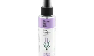 Woda lawendowa na trądzik Make Me Bio. Delikatny spray z lawendą, idealny do pielęgnacji cery problematycznej.