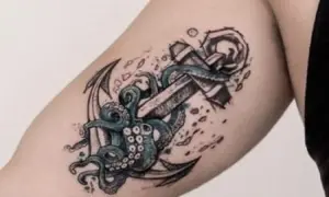 Tatuaz morze: ośmiornica oplatająca kotwicę, symbol głębin i przygód.