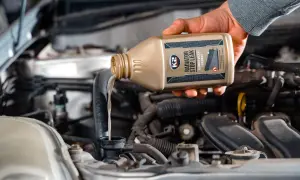 Wlewam płyn K2 Radiator Stop Leak do chłodnicy Hondy Civic VIII. To rozwiązanie na wycieki.