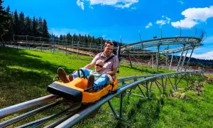 Czarna Góra: Niezapomniane atrakcje na zimę i lato. Sprawdź!