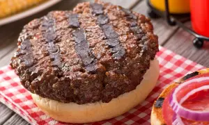 Burger barbecue parfait : mes secrets pour un goût fumé et juteux