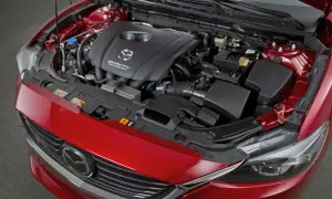 Silnik Skyactiv w czerwonej Mazda 6 GJ.