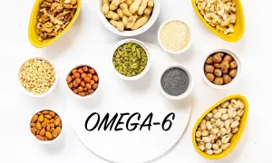 Noci, semi e arachidi, ricchi di omega 6, disposti in ciotole su sfondo bianco.