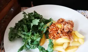 Frytki z szarpaną wieprzowiną: Przepis jak z food trucka! Zrób to sam