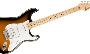 Klasyczna gitara elektryczna Squier Stratocaster w kolorze sunburst. Idealna do nauki gry online.