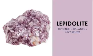 Cristal de lepidolita morado, conocido por sus propiedades de optimismo, equilibrio y conciencia.