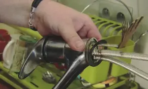 Wymiana baterii kuchennej: poradnik DIY. Oszczędź 350 zł!