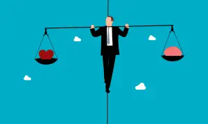 Man balanceert op een koord met een hart en een brein op een weegschaal. Een metafoor voor de balans tussen high sensation seeker en relaties.
