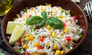Salade de riz : réussissez-la sans qu'elle colle ! Recettes & astuces