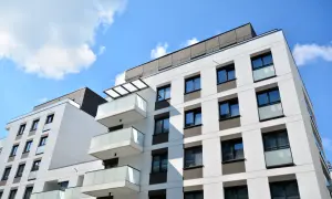 Podatek od sprzedaży mieszkania: Jak uniknąć i rozliczyć?