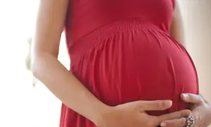 Czy do porodu trzeba zdjąć obrączkę? Oto, co musisz wiedzieć