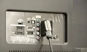 Jakim kablem podłączyć dekoder do telewizora, aby uniknąć problemów?