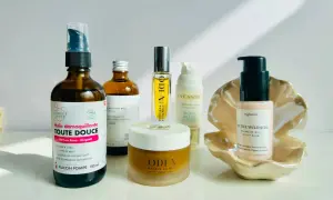 Une sélection de produits pour l'hydratation visage : huile démaquillante, brume, baume de nuit et masque.
