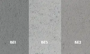 Trzy próbki betonu dekoracyjnego: BE1, BE3, BE2. Dowiedz się, jak zrobić beton dekoracyjny samemu, by uzyskać taki efekt.