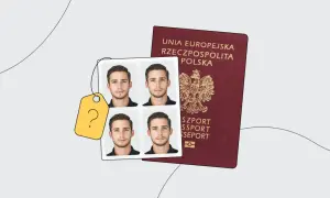 Zastanawiasz się, ile kosztuje zdjęcie do paszportu? Obok polskiego paszportu widać cztery identyczne zdjęcia twarzy i żółtą metkę z pytajnikiem.