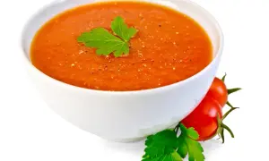 Zupa pomidorowa: Ile ma kalorii? Zrób ją fit bez wyrzutów sumienia!