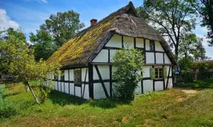Kluki skansen: odkryj fascynującą historię i tradycje Słowińców