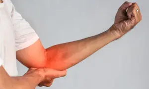 Braccio con tendinite evidenziata in rosso. Forse i rimedi della nonna possono aiutare.