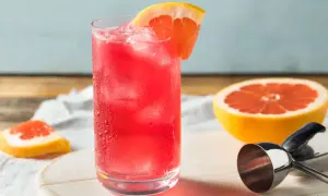 Najlepsze drinki z czarnego rumu, które zaskoczą Twoje podniebienie