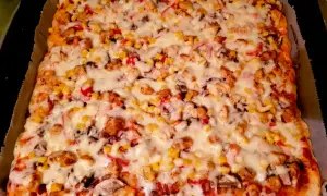 Zrób idealne ciasto na pizzę: od mąki "00" po perfekcyjne pieczenie