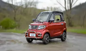 Auto rossa per disabili, un piccolo veicolo per muoversi in autonomia.