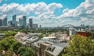 Vistas de Sydney, con rascacielos y el puente, un sueño de vivir en Australia.