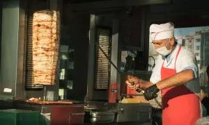 Z jakiego kraju pochodzi kebab? Odkryj jego fascynującą historię