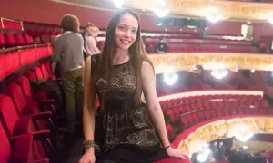 Jak ubrać się do opery? Elegancki dress code krok po kroku