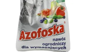 Azofoska nawóz ogrodniczy dla wymagających. Na opakowaniu grafika z owocami, warzywami i kwiatami.