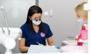 Znieczulenie u dentysty: Jak długo działa? Planuj swój dzień!