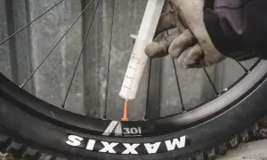Opony bezdętkowe (tubeless): Co to znaczy? Pełny przewodnik!