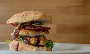 Ile piec burgery w piekarniku, aby były soczyste i idealne?