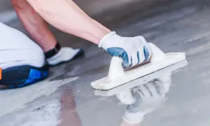 Jaki beton na wylewkę na gruncie, aby uniknąć pęknięć i kosztów?
