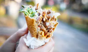 Kebab box: Ile kalorii naprawdę ma? Zaskocz się i wybieraj mądrze!