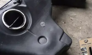 Jak skleić plastikowy zbiornik paliwa? Sprawdzone metody i porady