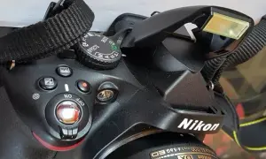 Jak wyłączyć lampę błyskową w aparacie Nikon: 2 skuteczne metody
