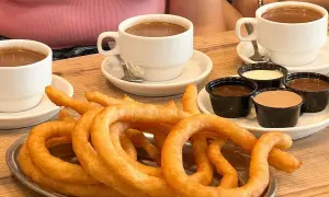 ¿Dónde comer los mejores churros y tejeringos en Málaga?