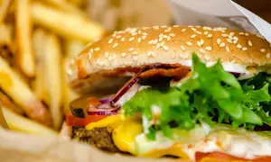 Jak usmażyć burgery wołowe z Lidla? Sekret soczystego smaku!